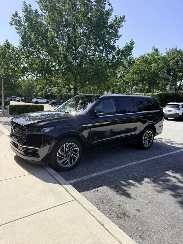 Fort Lauderdale-Hollywood International Airport - Luxury limo and black car service Boynton Beach